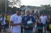 El arquero del Junior José Luis Chunga y el alcalde Joao Herrera durante la inauguración