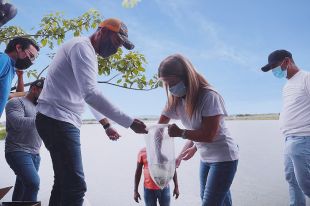 “Con la siembra de 40 mil alevinos de tilapia, llevamos ingresos a 350 familias de 5 municipios del Atlántico”: Elsa Noguera