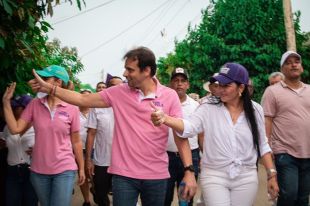 Alfredo Varela acompaña a Vanesa Torres, candidata a la alcaldía de Campo de la Cruz