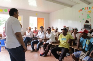 UMATA entrega semillas a campesinos del corregimiento de Arroyo Grande