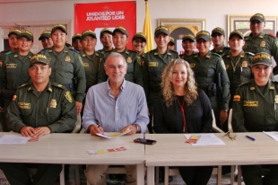 18 mujeres policías llevan a los municipios políticas a favor de la mujer