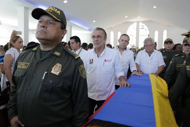 Gobernador acompañó a familias de uniformados víctimas de atentado a Estación de Policía del barrio San José