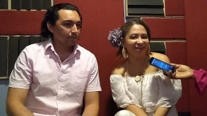 El productor musical Anibal Rodríguez y la neuropsicologa Merlis Nuñez durante la entrevista.