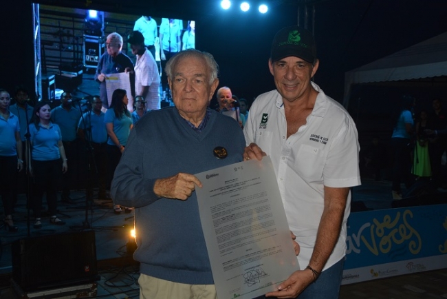 Alberto Carbonell, premio Vida y Obra del Portafolio Artístico 2017, recibió reconocimiento del Distrito