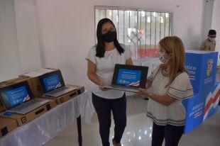 Gobernadora del Atlántico entregó dotación para proyectos de innovación a tres colegios del departamento