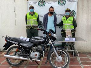 Capturado sujeto portando una motocicleta hurtada y un arma de fuego en Candelaria
