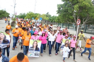 En Santa Lucía camino las calles del municipio con sus simpatizantes