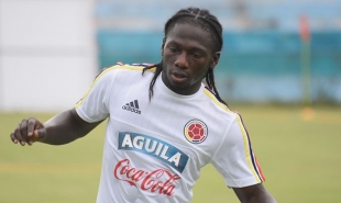 Yimmi Chará, durante el entrenamiento en la cancha de la Universidad Autónoma.