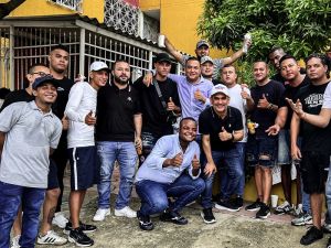  Durante el fin de semana, Santiago Arias, candidato al Concejo de Barranquilla, se encontró con la comunidad juvenil de la ciudad.