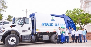 La empresa Aseo Especial Soledad  entregó dos nuevos vehículos compactadores
