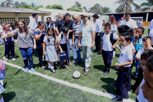 Alcalde Char entregó al servicio nueva cancha y aulas en la IED San Vicente de Paúl