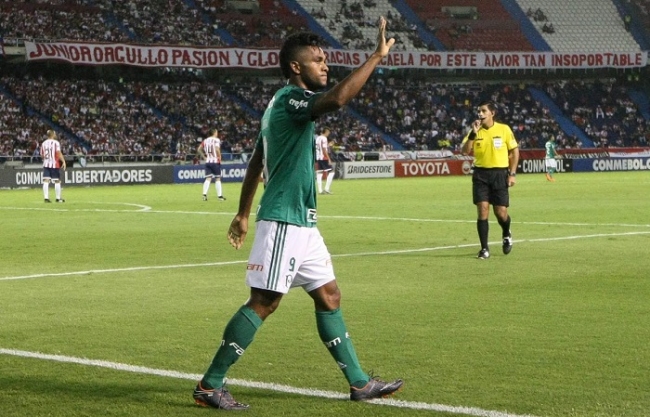 Miguel Ángel Borja, festejó su gol con moderación por ser hincha del Junior.