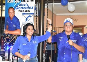 Merlys Miranda y Alexis Gónzalez durante el evento en el barrio las Nieves