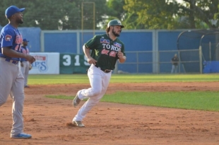 Con jonrón de Jorge Alfaro Toros venció 4-3 a Caimanes en el estadio 20 de Enero