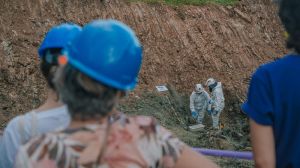 La JEP y la Unidad de Búsqueda hallan las primeras estructuras óseas en La Escombrera de la Comuna 13 de Medellín