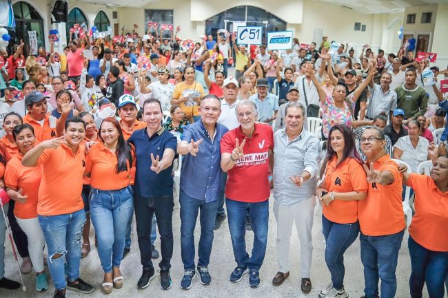 En el barrio Chiquinquirá, Ucrós estuvo acompañado del candidato a la Gobernación del Atlántico Eduardo Verano y de Juan Camilo Fuentes, actual concejal y candidato al Concejo de la capital.