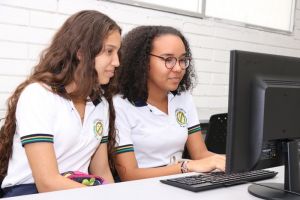 Instituciones educativas de Barranquilla recibirán 1.500 equipos de cómputo para reforzar educación en la casa