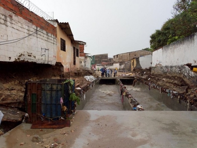 Distrito atiende emergencias por torrencial aguacero en Barranquilla y área metropolitana