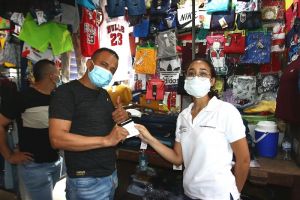 En alianza con la Alcaldía, Promigas y su fundación entregan 4.600 ayudas humanitarias a comerciantes del Centro