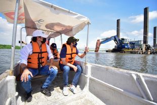 Alcalde Pumarejo inspecciona obras que adelanta la Triple A para devolver la calidad del agua a los barranquilleros