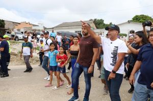 Alcalde Alejandro Char en la entrega de vías