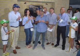 Alcalde Alejandro Char, durante el corte de cinta en el nuevo estadio de Raquetas