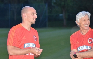 Esteban Cambiasso, dialoga con José Néstor Pékerman