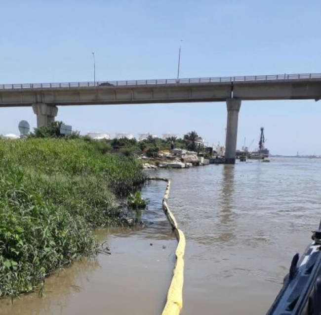 C.R.A atendió derrame de aceite en río Magdalena e inició recolección de los contaminantes