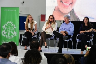 Ana María Aljure, Alma Solano, Juan Pablo Uribe Restrepo y Karen Abudinen durante el evento en Barranquilla