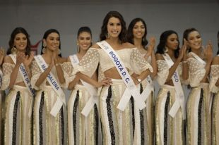 A puerta cerrada se realizó desfile en traje de baño y elegancia