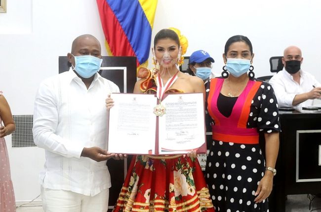 ¡Orden de Barlovento en el grado de Gran Caballero a la Reina del Carnaval de Barranquilla 2022 Valeria Charris