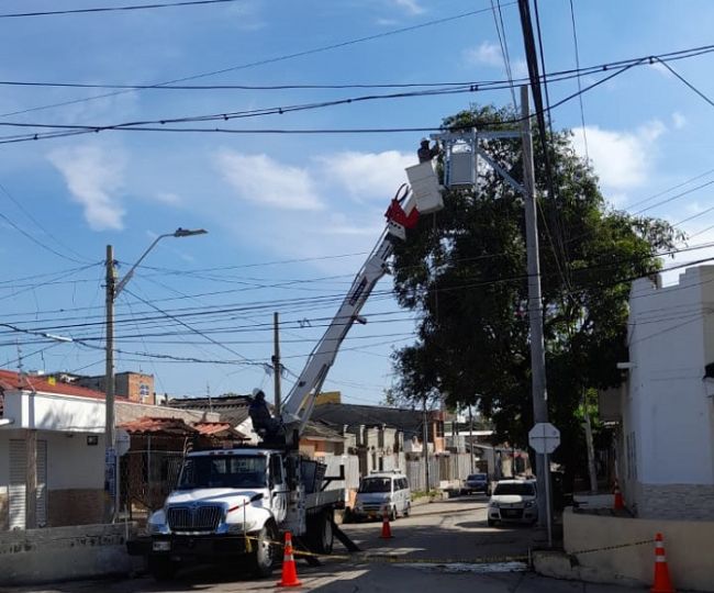 En más del 90% avanza remodelación de redes eléctricas en el barrio Atlántico