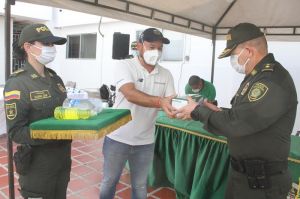 Barranquilla no baja la guardia en acciones de autocuidado y entregó elementos de protección a la Policía