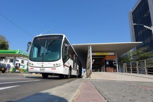 Transmetro advierte sobre posible suspensión total de la operación por marcha de estudiantes