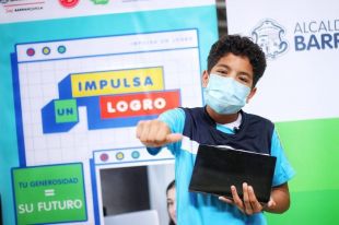 Barranquilla impulsa los logros de sus estudiantes con la donación de equipos tecnológicos