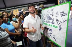 Histórico: alcalde Jaime Pumarejo entregó el primer Plan de Acción para un barrio