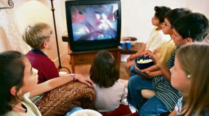 Proteja a sus hijos  del exceso de televisión y videojuegos