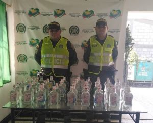 Policía incautó licor adulterado en Candelaria