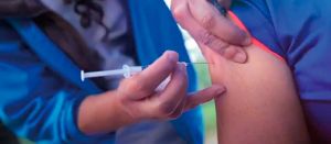 Próxima semana inicia etapa 2 de vacunación a personas entre 75 y 79 años: MinSalud