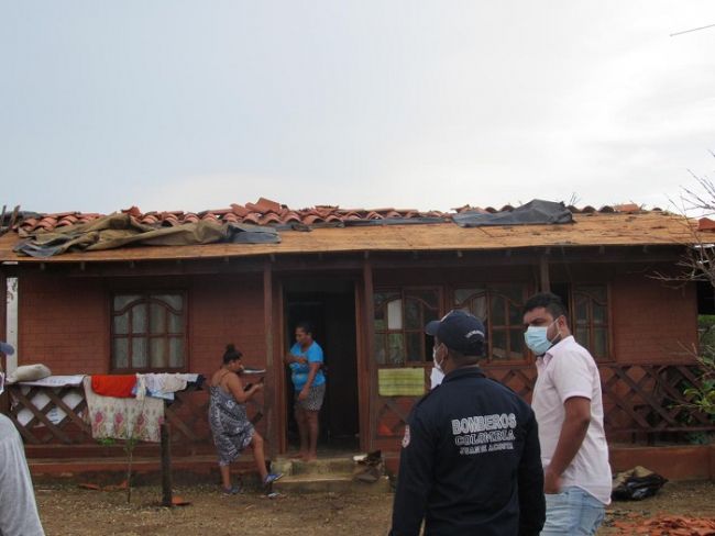 Gobernación atiende a afectados por fuertes vientos en Punta Astilleros y Boca Tocino