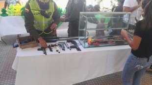 Se cambiaron 14 armas de fuego y 112 armas blancas por alimentos