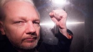 Justicia británica rechaza extradición de Julian Assange