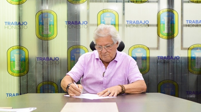 Alcalde Joao Herrera sanciona acuerdo para construcción de nueva plaza de Soledad