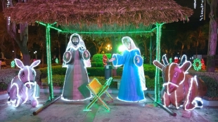 Nuevos personajes ambientan el espíritu navideño en el parque los Fundadores