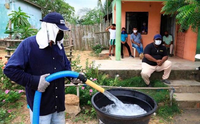 Secretaría de Agua Potable realiza jornada de lavado de tanques en 60 comunidades del Atlántico