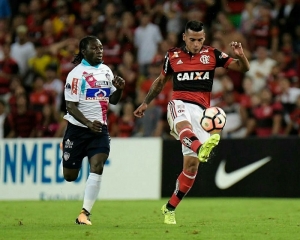 Flamengo remonta y vence al Junior en la ida