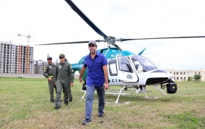 Alcalde Char inspecciona helicóptero de la Policía que entregará mañana en Barranquilla
