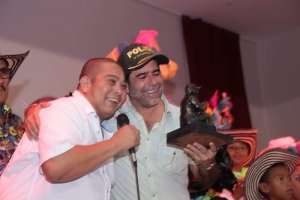 El concejal Juan Carlos Ospino con el alcalde Alejandro Char, durante el evento.