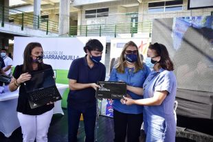 Distrito y MinTIC entregan 2.500 equipos tecnológicos a comunidad educativa de 130 colegios oficiales