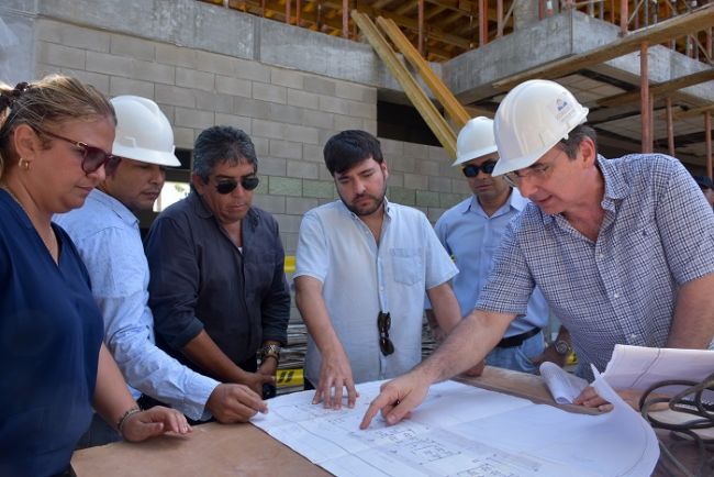 Alcalde Pumarejo anunció remodelación en 26 colegios